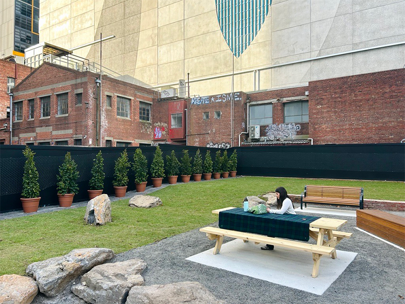 Council erects pop-up park at Kilkenny Inn site