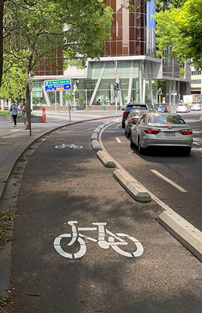 Whiteman St cycling lanes open