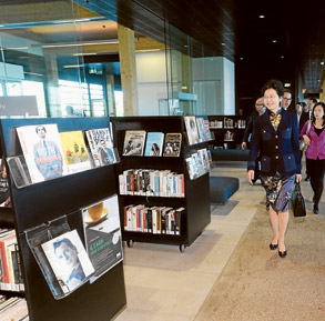 Dignitary visits Docklands