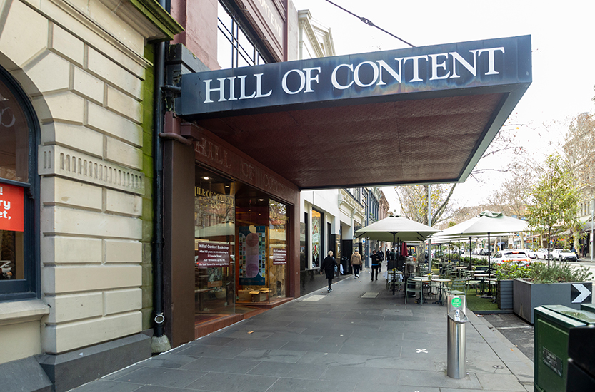 Human chain formed to help Hill of Content move thousands of books to new premises