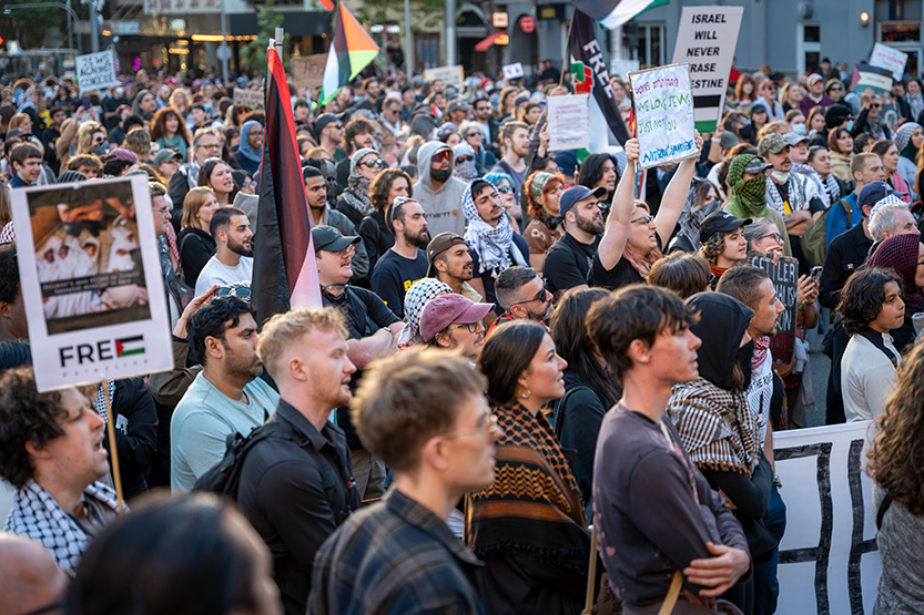 Thousands rally in CBD during Israeli President’s Melbourne visit