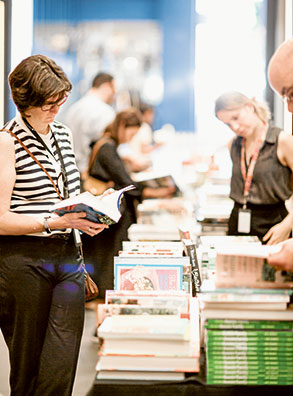Queues for Penguin charity sale