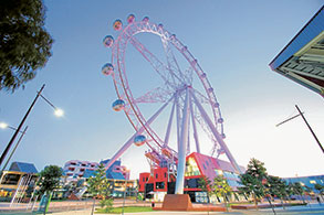 Iconic Melbourne Star keeps turning