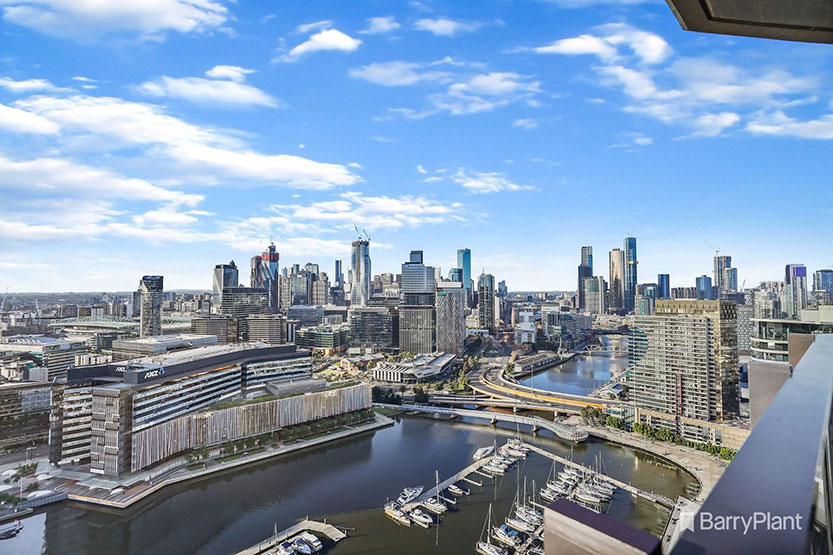 Rare sky home offers unrivalled Docklands views