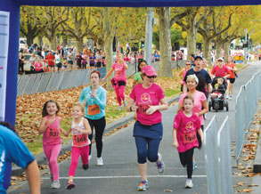 Huge crowd of runners for Mothers day classic