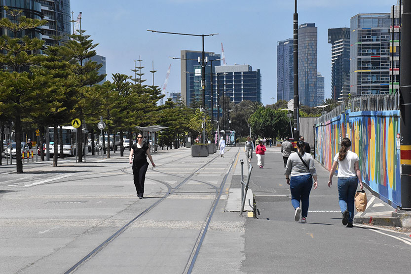 “Hot”, “exposed” and “no shade”: residents criticise Harbour Esplanade