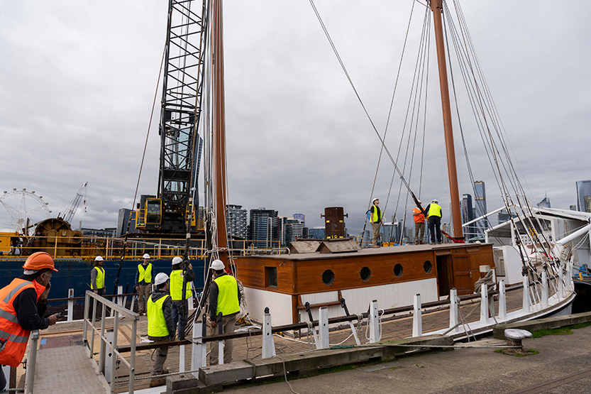 At long mast! Alma Doepel a step closer to setting sail