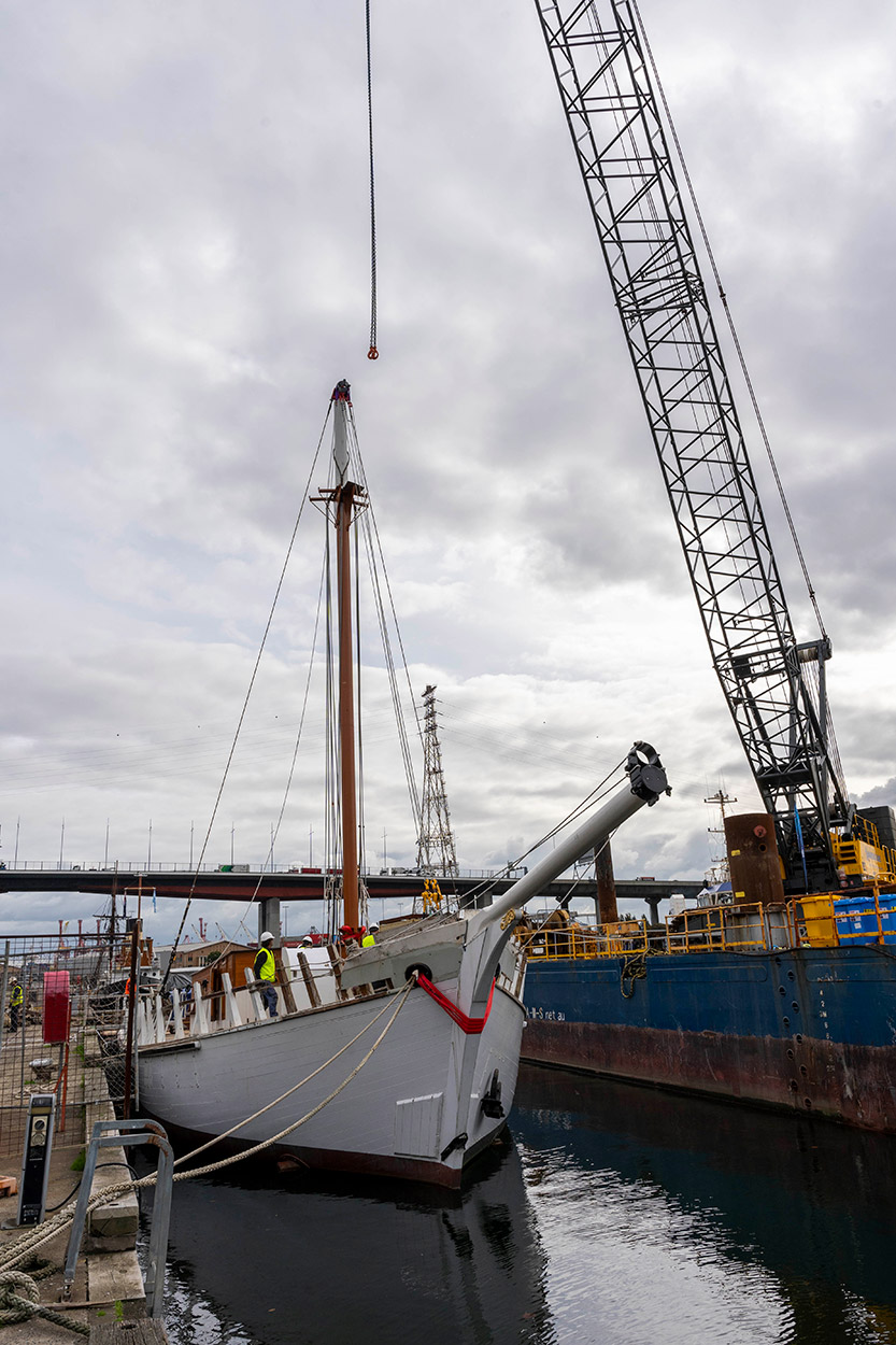At long mast! Alma Doepel a step closer to setting sail