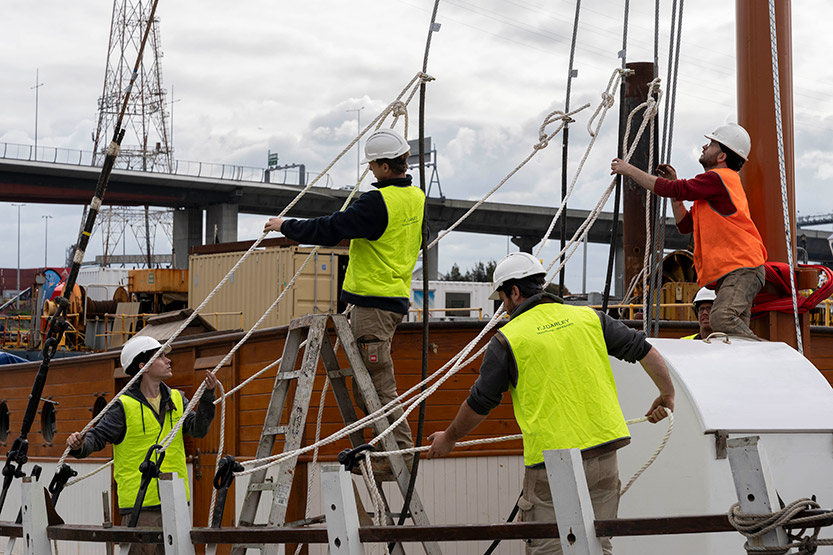 At long mast! Alma Doepel a step closer to setting sail