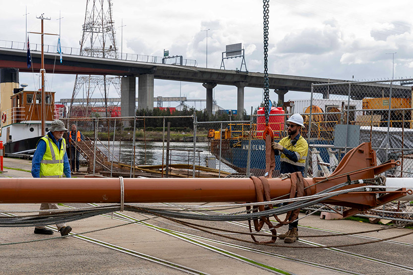 At long mast! Alma Doepel a step closer to setting sail