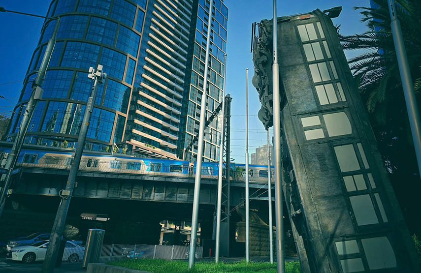Melbourne farewells iconic upside-down tram artwork on Spencer St