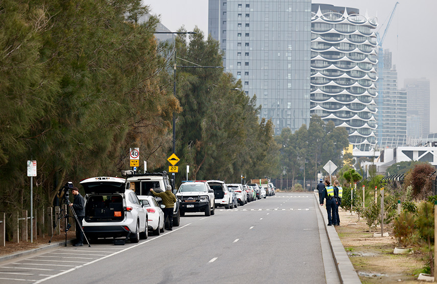Police in standoff with Bolte Bridge graffiti trespasser