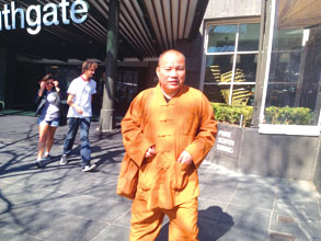 Beware of con-artist monks