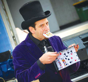 Arts and Laughs to return to Docklands