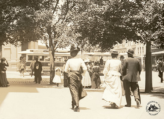 A stroll along Collins St, 1900