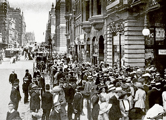 “Doing the Block” in Collins St