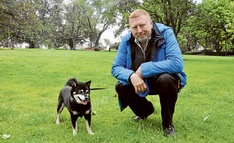 Lost in Flagstaff Gardens: Warren’s Leash
