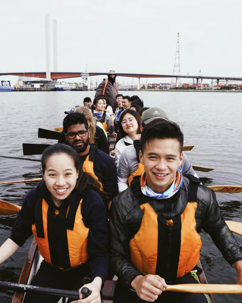Oar-inspiring paddler inspires fellow dragon boaters amid rough waters 