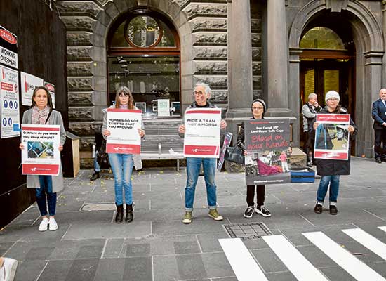 Campaign to ban horse-drawn carriages fires up