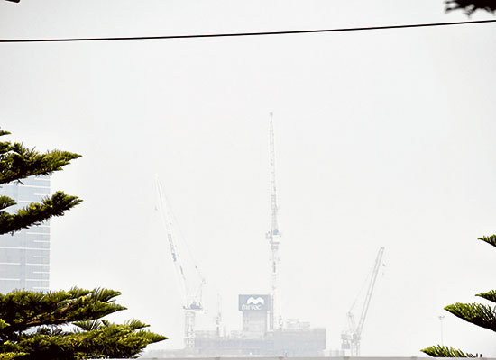 Smoke shuts down city construction