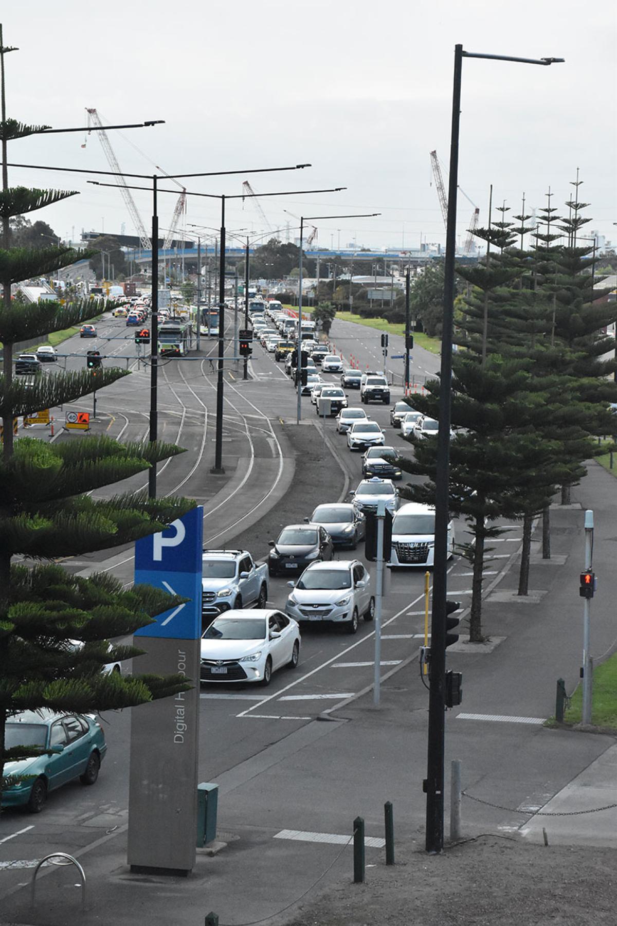Delays to continue around Wurundjeri Way