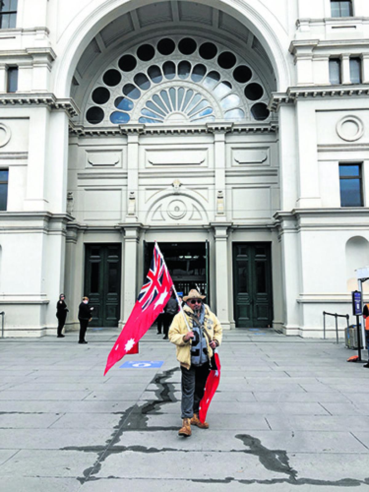Mass COVID vaccine rollout begins at Royal Exhibition Building 